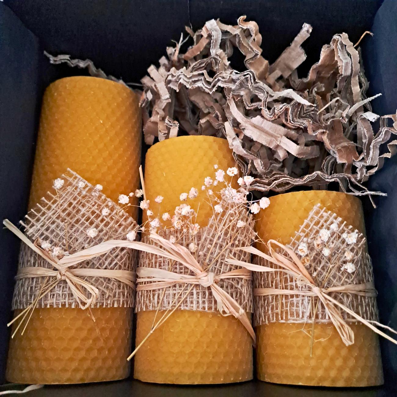 Cadeaubox met 3 stompkaarsen gemaakt uit pure bijenwas